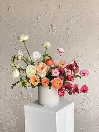 Big floral arrangment in a ceramic vase